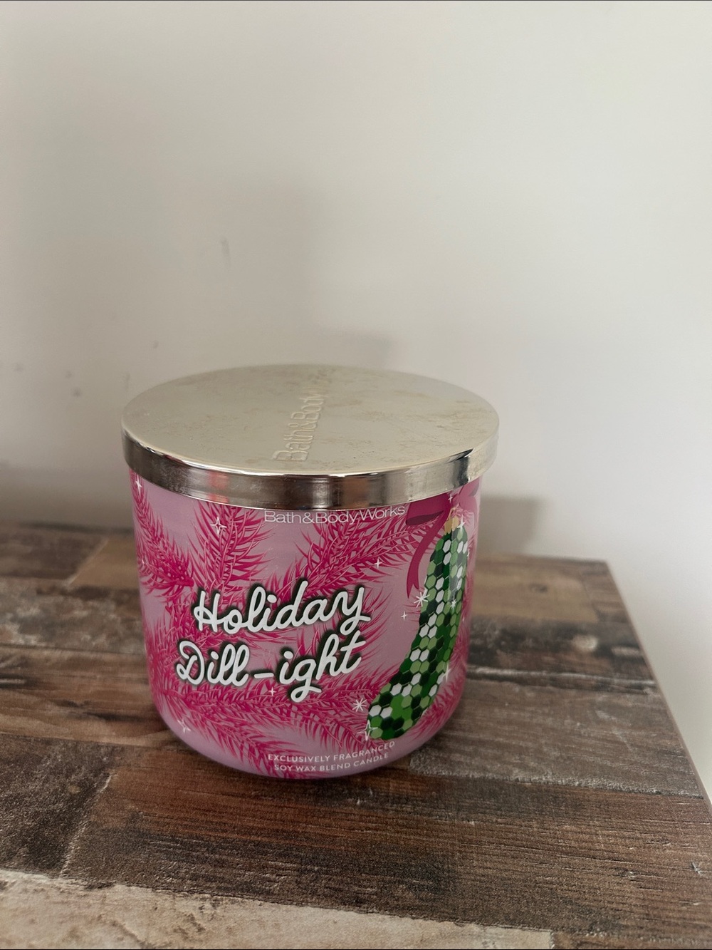 🥒   NWT B&BW Bath &
Body Works Holiday Dill-ight
LIMITED Edition 3 Wick Candle
🥒